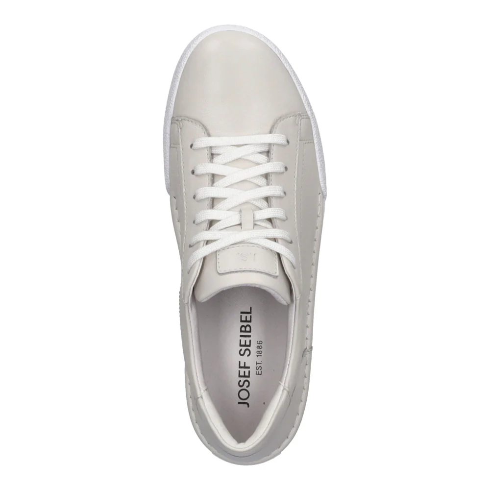 Claire 01 - Image 10