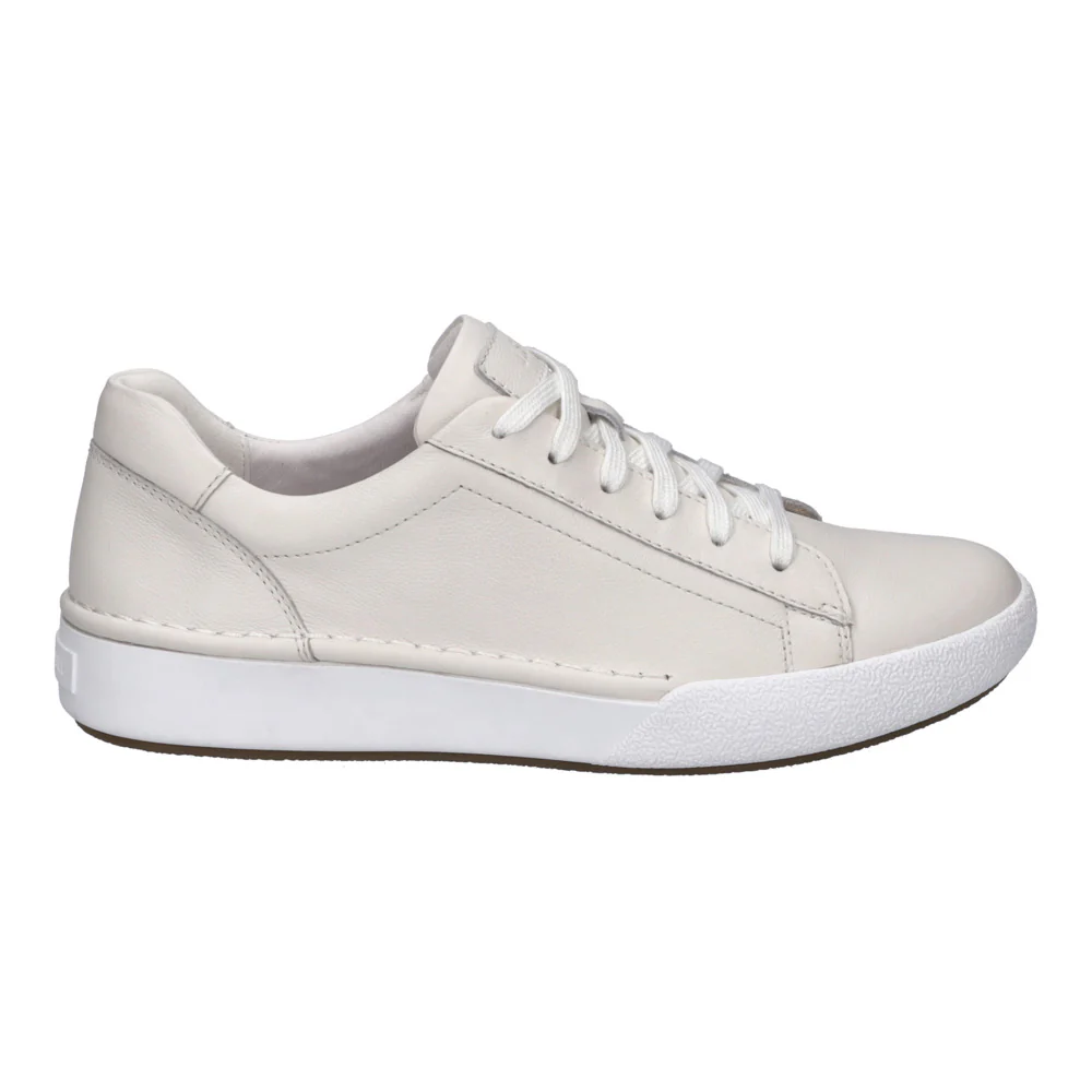 Claire 01 - Image 6