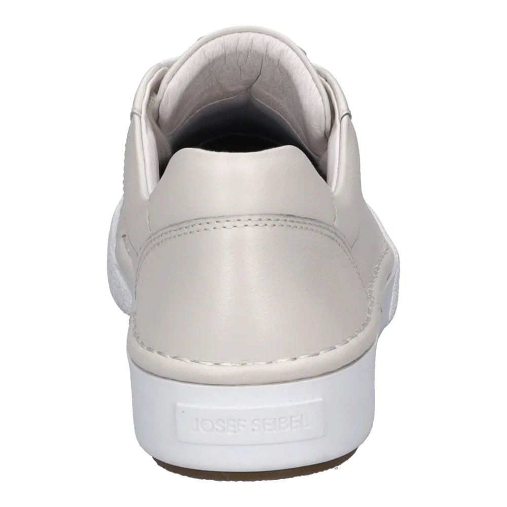 Claire 01 - Image 9