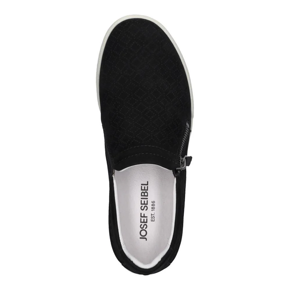 Claire 35 - Image 6
