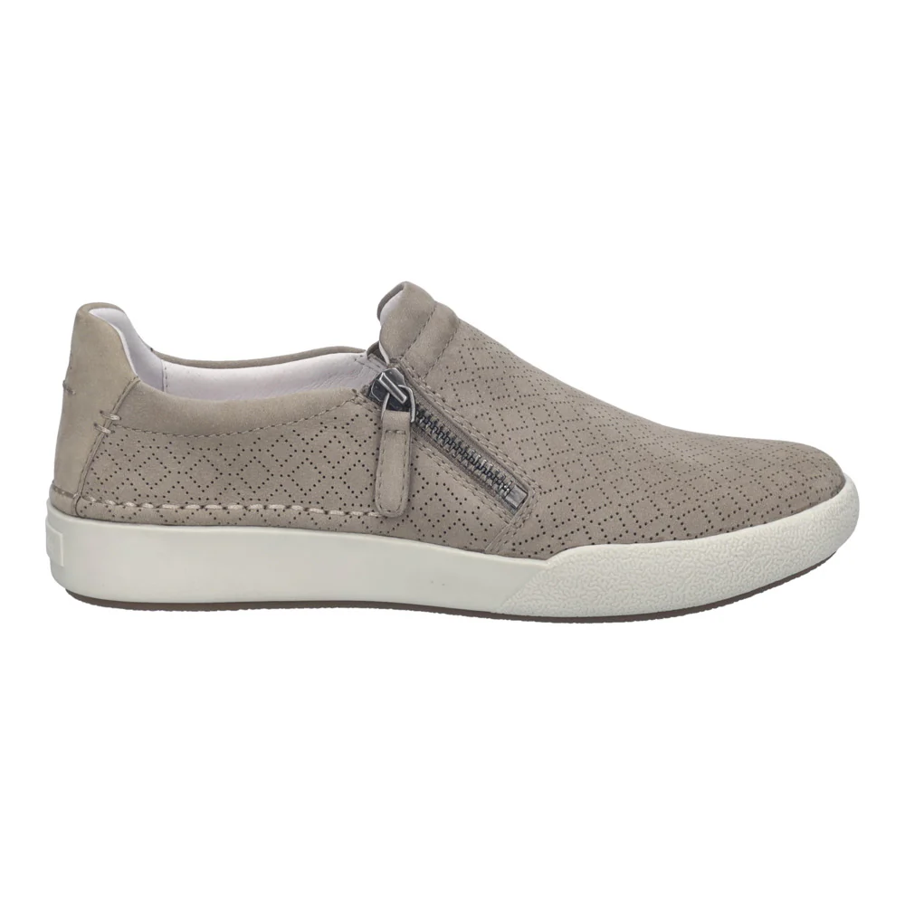 Claire 35 - Image 7