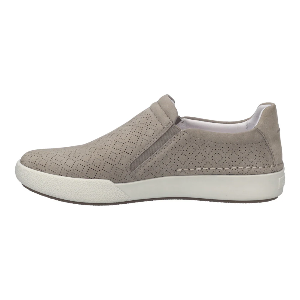 Claire 35 - Image 8